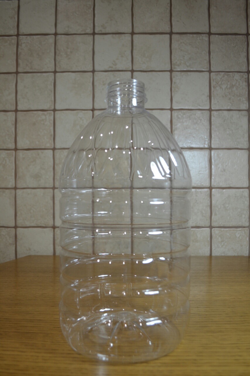 пет пляшка на 4л